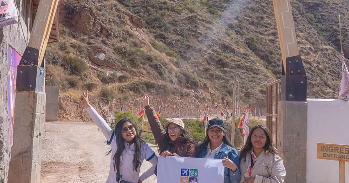 Amigas en salineras de Maras